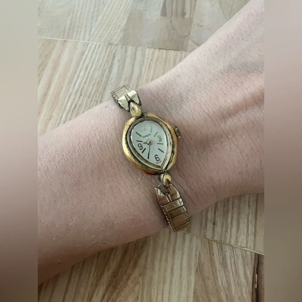 Vintage Dufonte by Lucien Piccard ladies tear drop shaped mechanical watch